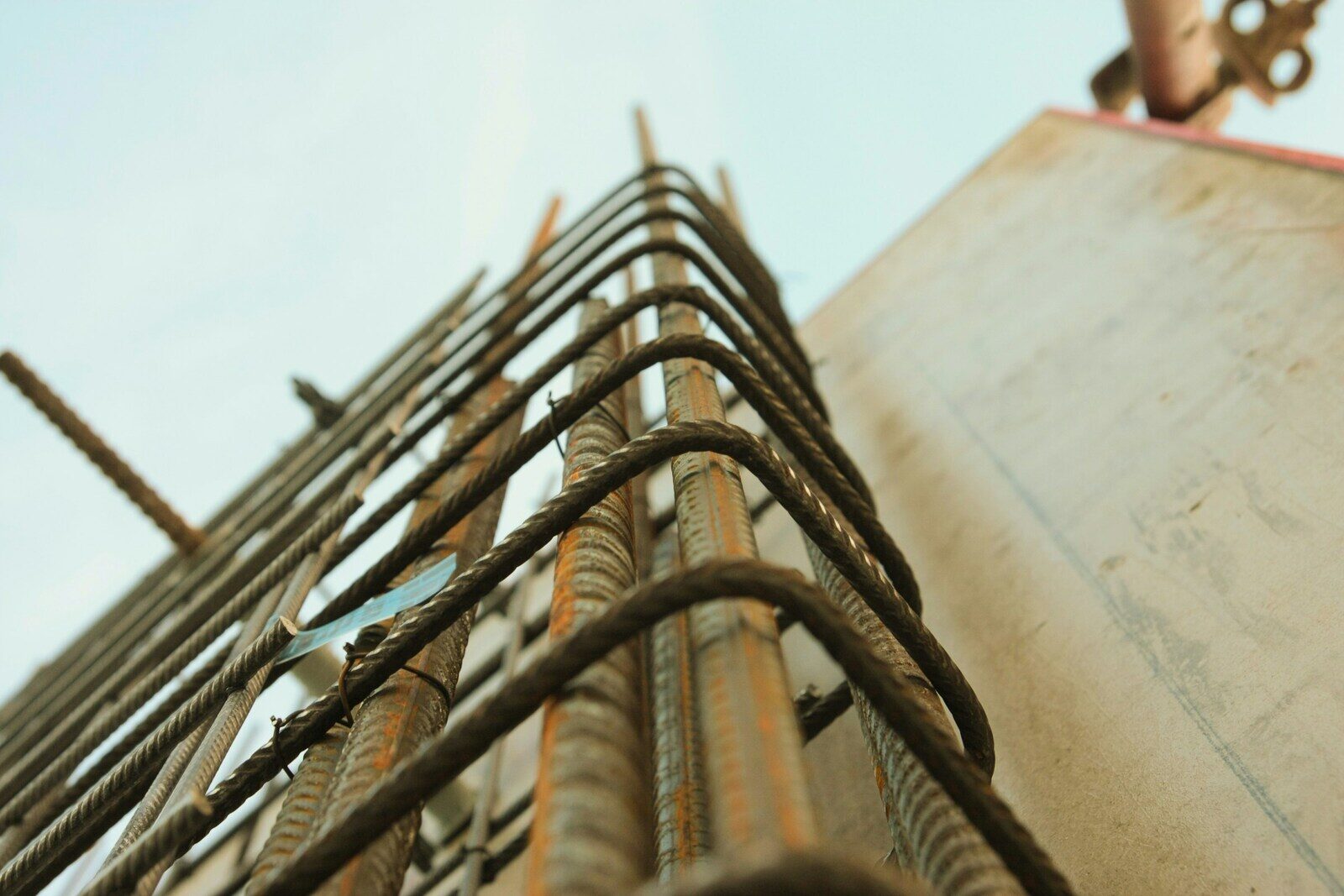 A cage of steel reinforcement bars seen from below, before the concrete goes on.
